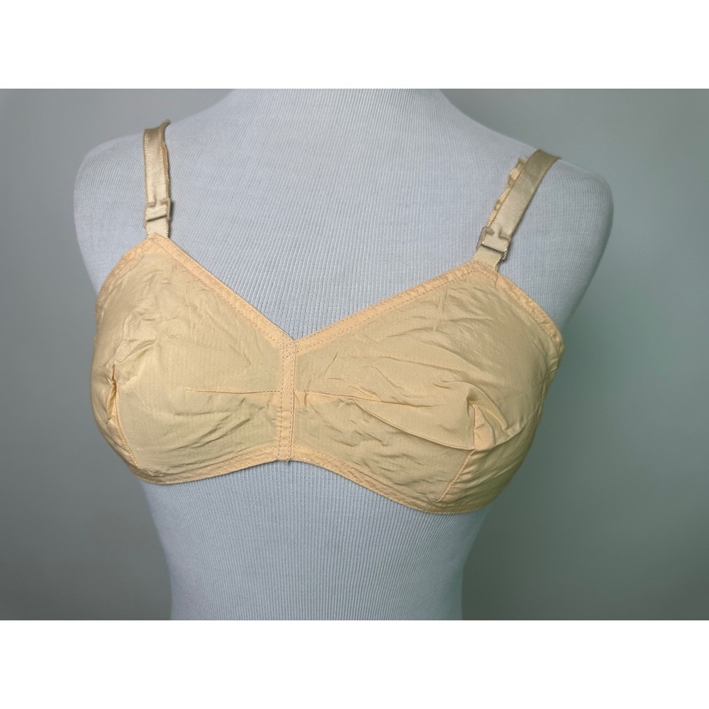 Vintage 1940s Syl-bra Silmar Peach Bullet Bra Size 33-34A Mid-Century Lingerie